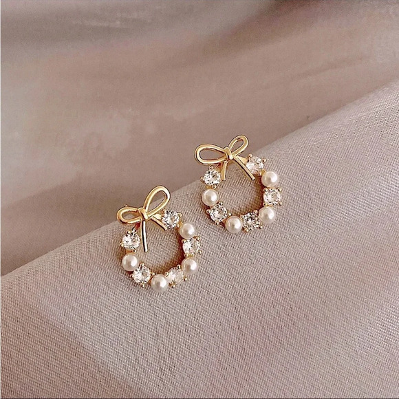 Pearly Diamond Wreath Floral Mini Delicate 925 Sterling Silver Gold Stud Earring - Picture 3 of 5